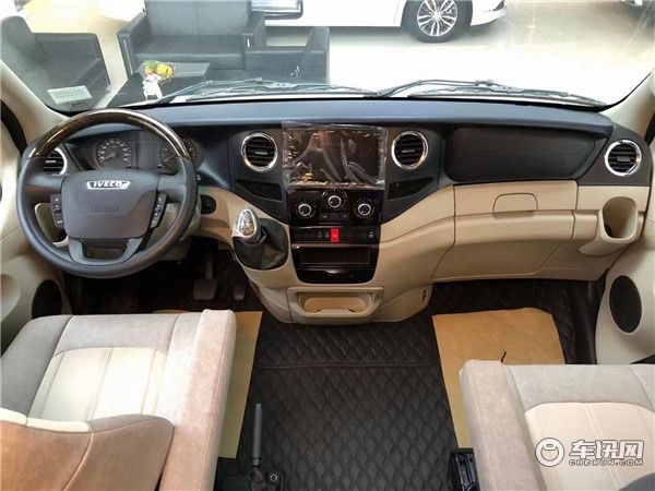 金冠宾歌CX500依维柯房车，低重心设计行驶更平稳