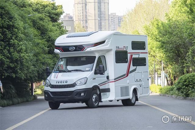金冠房车十周年纪念版—T10最新亮相，首发定价39.8W，依维柯房车