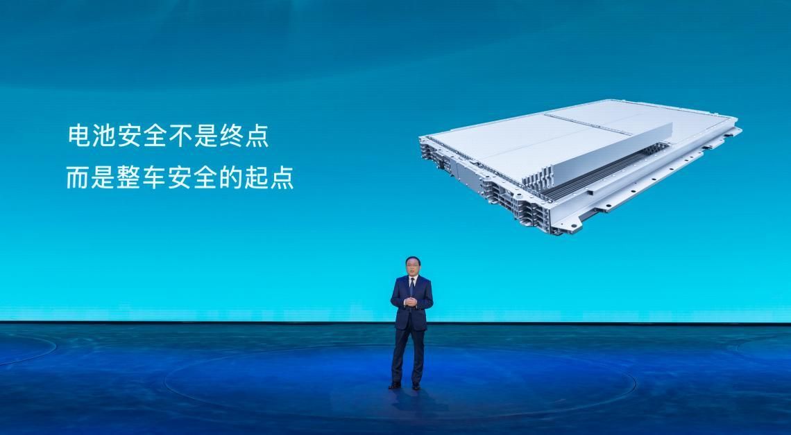 比亚迪首款搭载CTB技术的e平台3.0车型海豹开启预售！