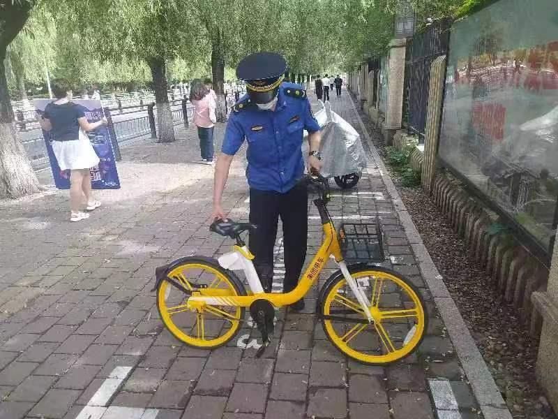 长春城管全力以赴 保障汽博会市容市貌