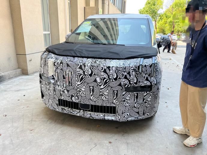 极氪首款纯电MPV 009曝光，极氪有了独立家族<font color='red'>设计</font><font color='red'>语言</font>？