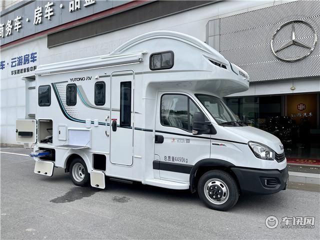宇通C530依维柯双拓展房车，配置齐全豪华内饰，49.8w起售