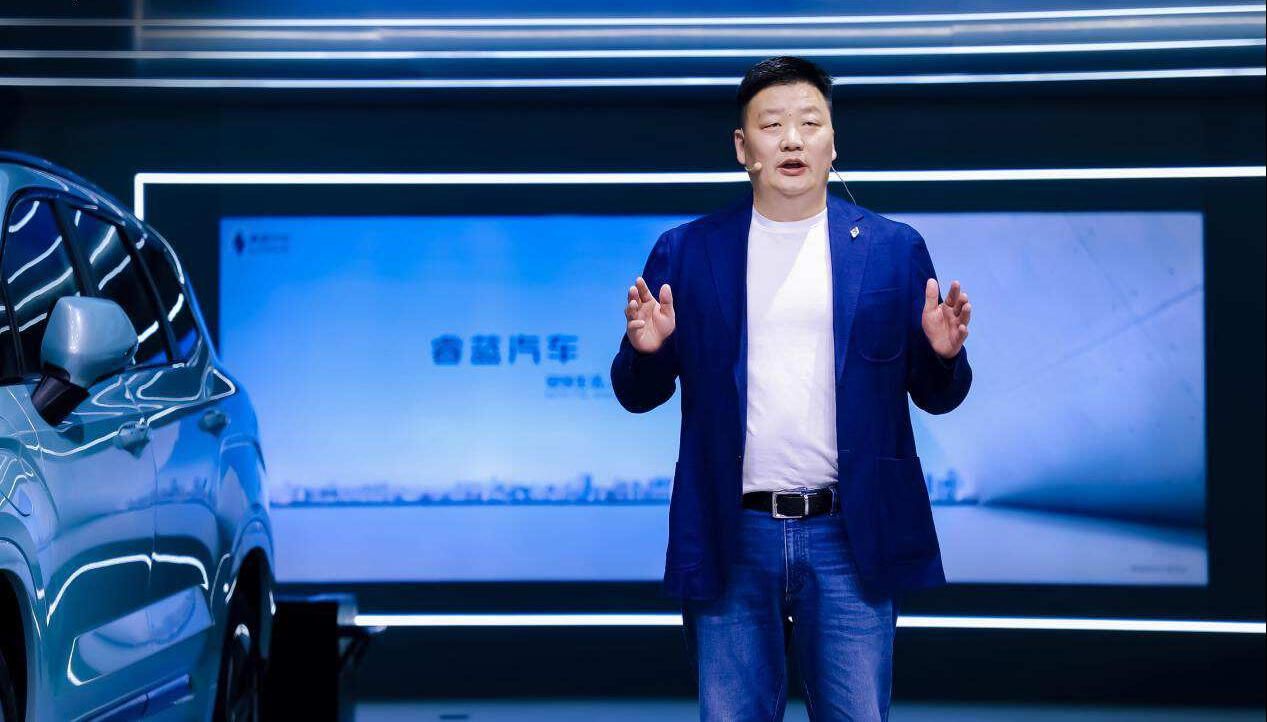 “双擎”同驱 吉利睿蓝7、睿蓝9引爆上海国际车展