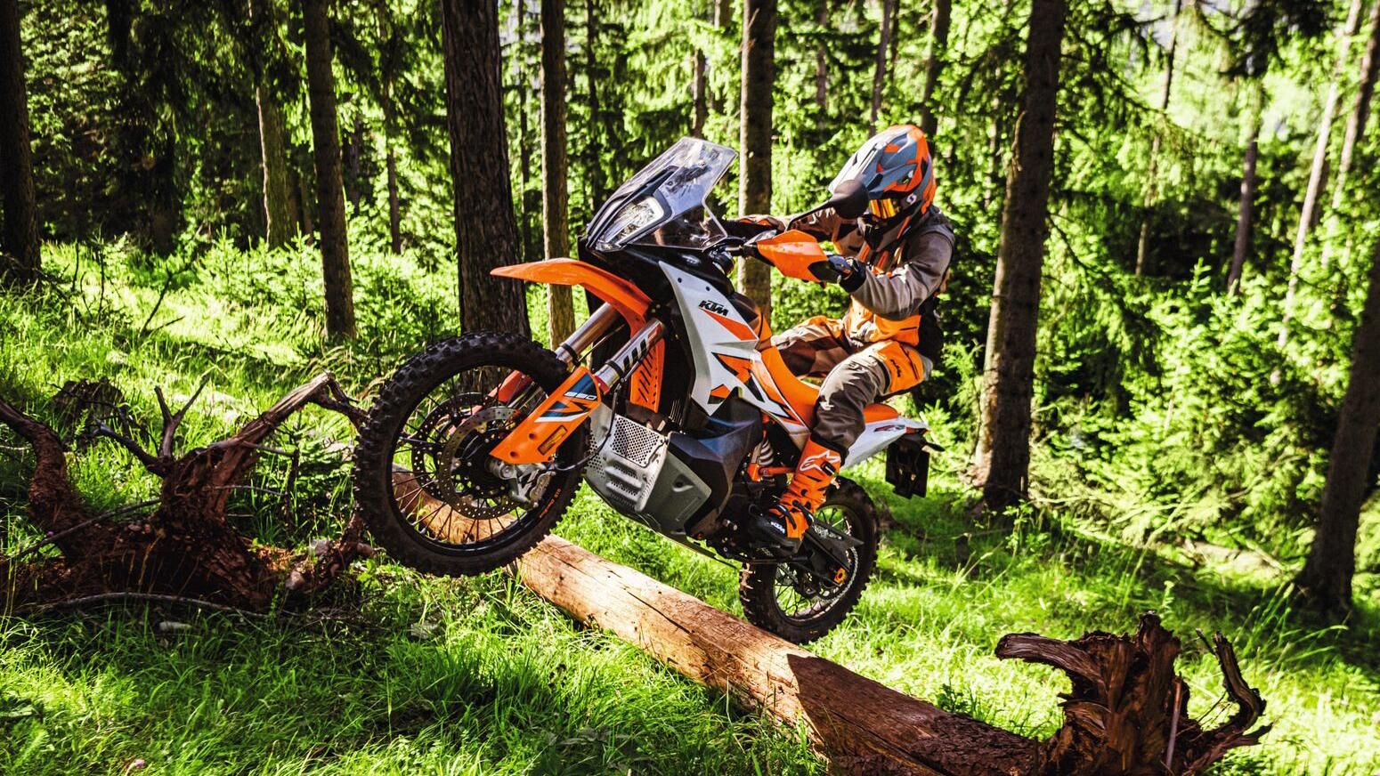 最会旅行的越野车！23款KTM 890 ADV R上市简析