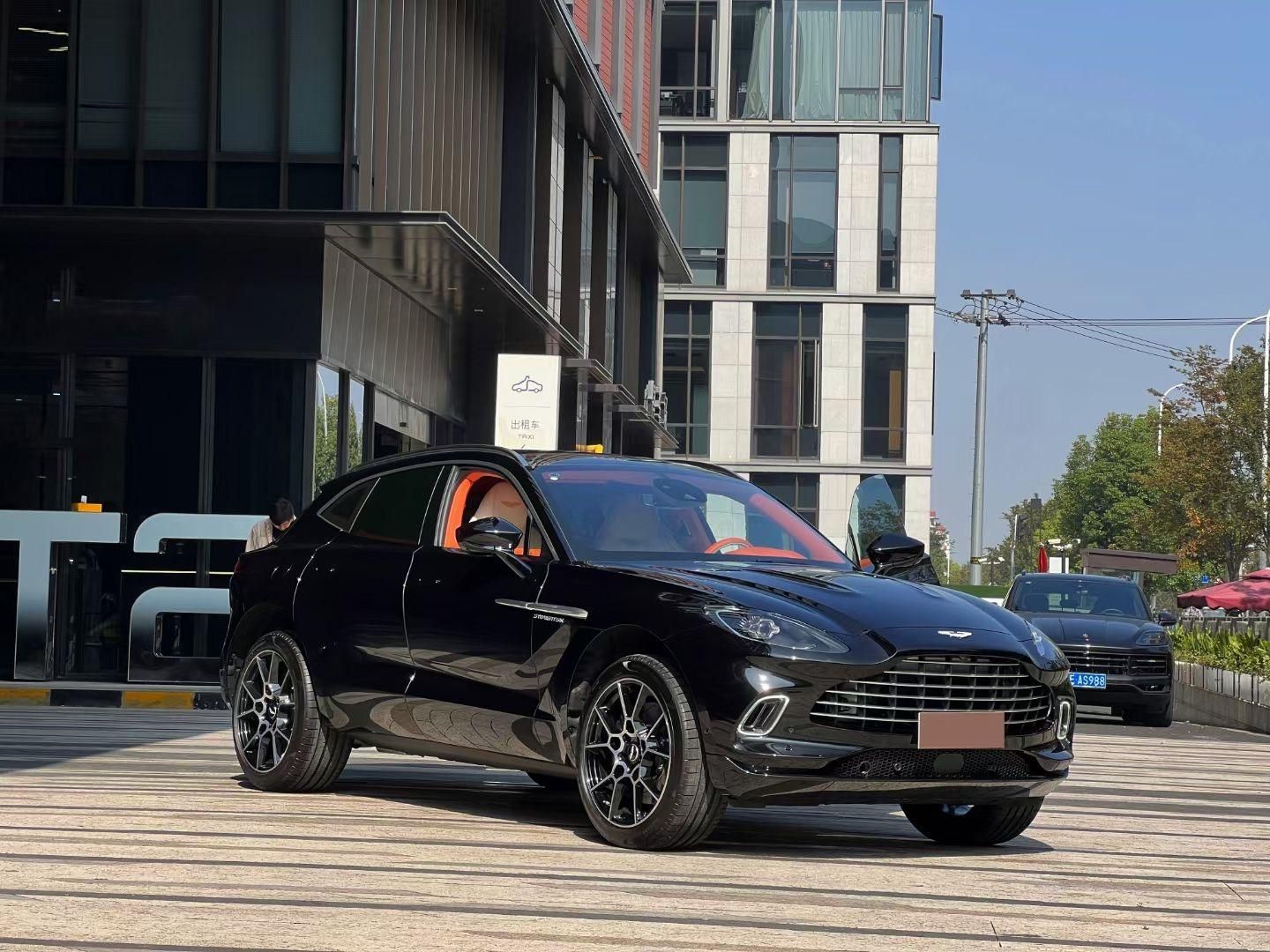 特价阿斯顿马丁DBX -S6展厅现车178万含豪车消费税
