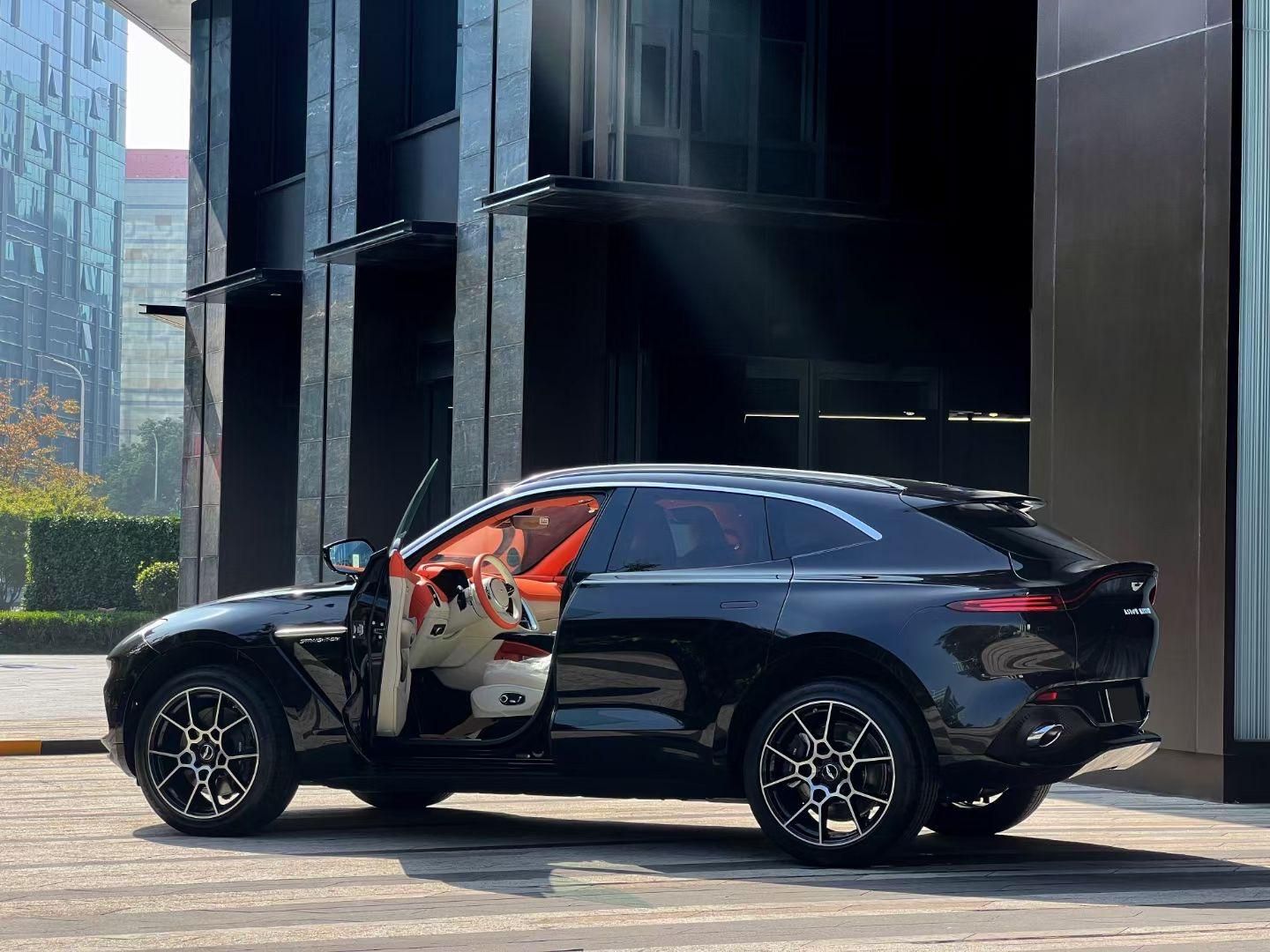 特价阿斯顿马丁DBX -S6展厅现车178万含豪车消费税