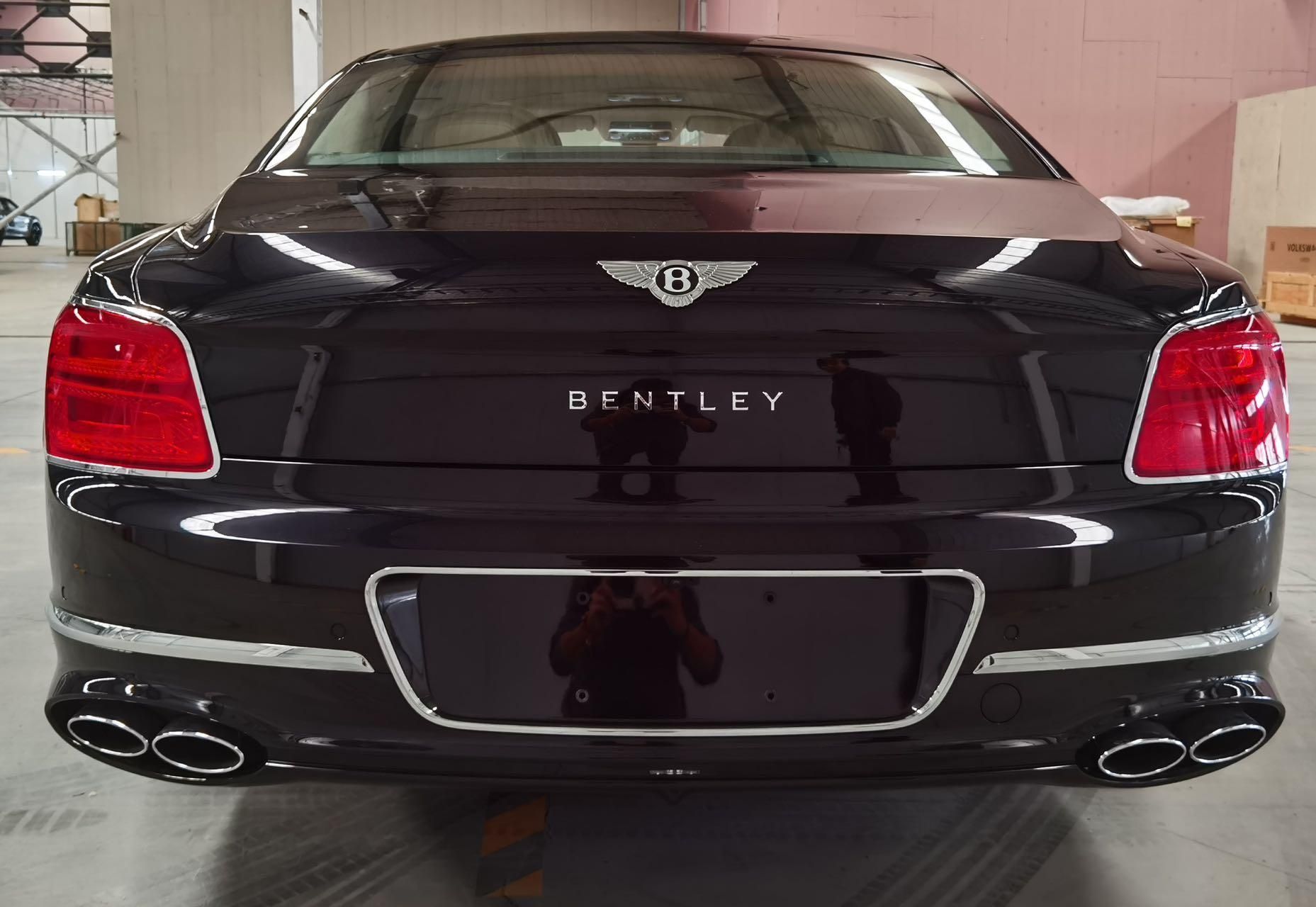 23款宾利飞驰4.0宝石黑亚麻白电话18522883181