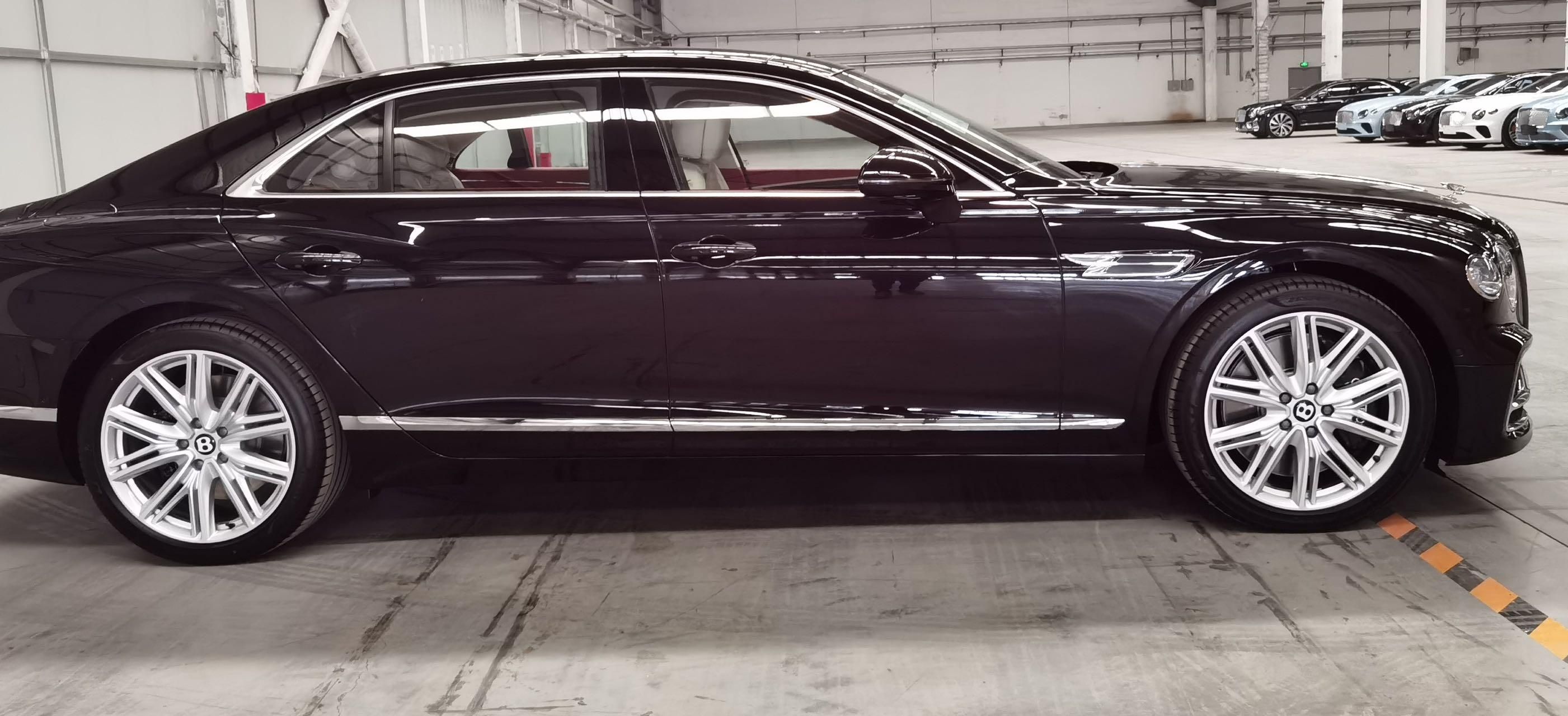 23款宾利飞驰4.0宝石黑亚麻白电话18522883181