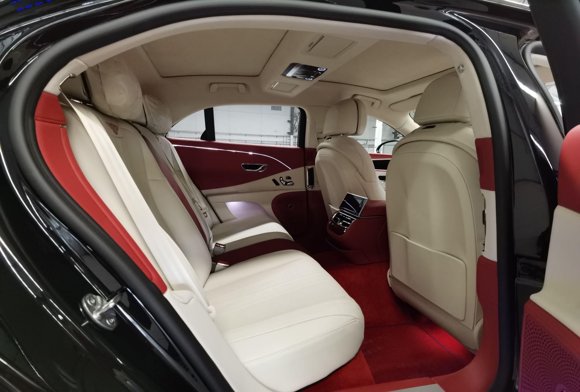 23款宾利飞驰4.0宝石黑亚麻白电话18522883181