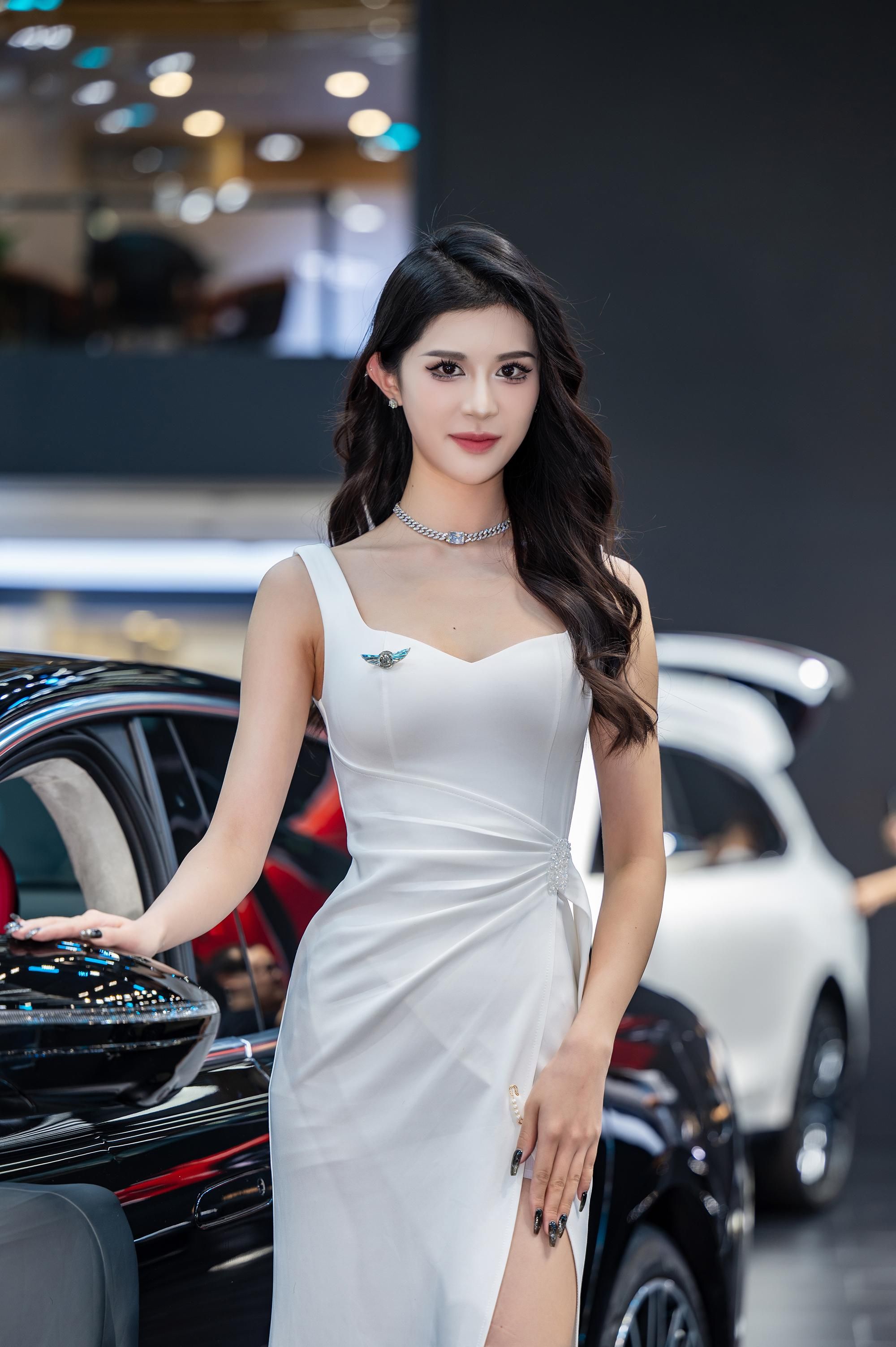 2023广州车展小姐姐大合集！是真男人就坚持到最后一张！