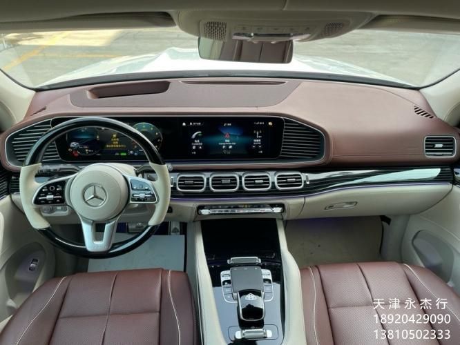 迈巴赫GLS600 颜色:极地白/玛奇朵米红双拼最新报价220万