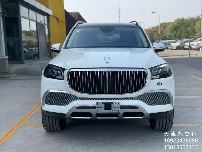 迈巴赫GLS600 颜色:极地白/玛奇朵米红双拼最新报价220万