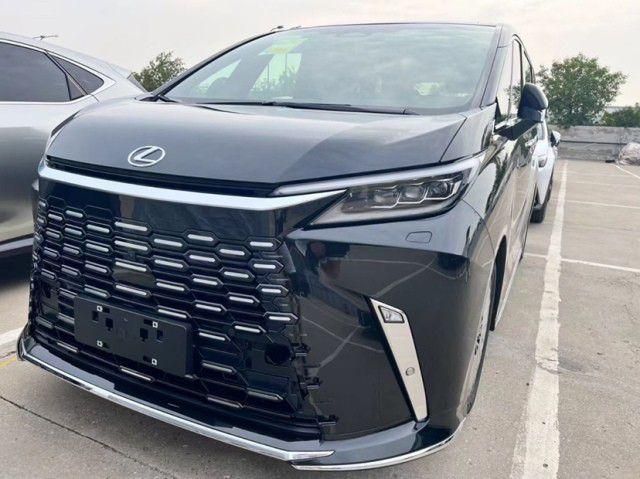 律宾雷克萨斯LM350 V6四座和七座版 六座尊崇版即将现车