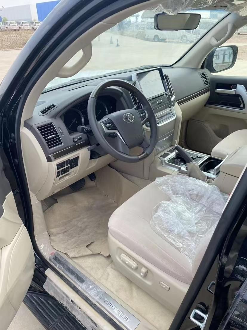 丰田酷路泽5700 5.7l v8 港口报价135万