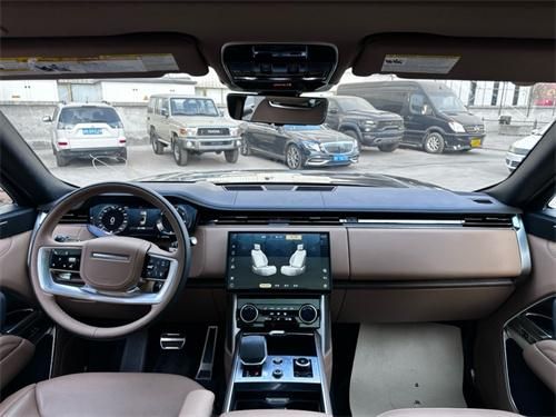 23款路虎揽胜行政4.4T P530汽油SE长轴7座全国优惠价