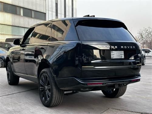 23款路虎揽胜行政4.4T P530汽油SE长轴7座全国优惠价