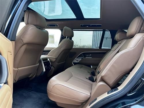 23款路虎揽胜行政4.4T P530汽油SE长轴7座全国优惠价