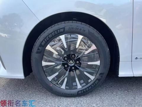 24款丰田埃尔法最新价格行情现车90万起售（颜色齐全）