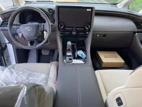 24款丰田埃尔法最新价格行情现车90万起售（颜色齐全）