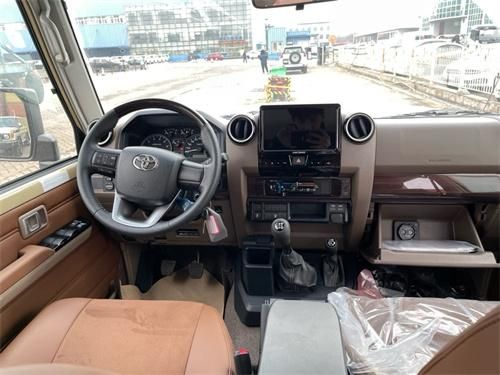 24款丰田酷路泽lc76手动汽油40l港口最新售价可分期