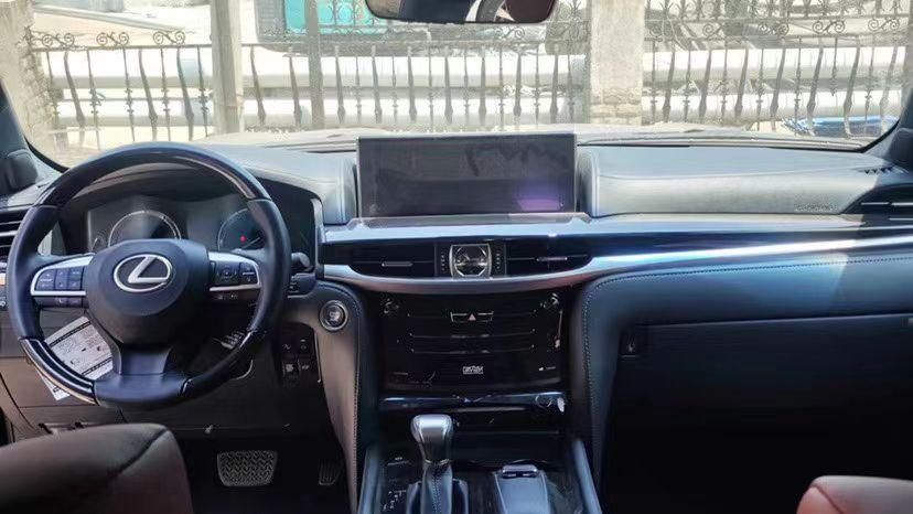 雷克萨斯lx570 5.7l港口售价最新行情180万