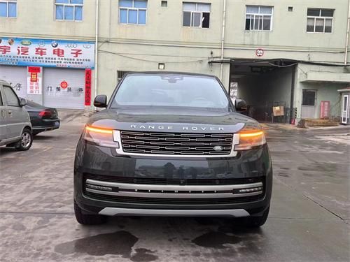 24款加版路虎揽胜行政P400天津港现车156万起售