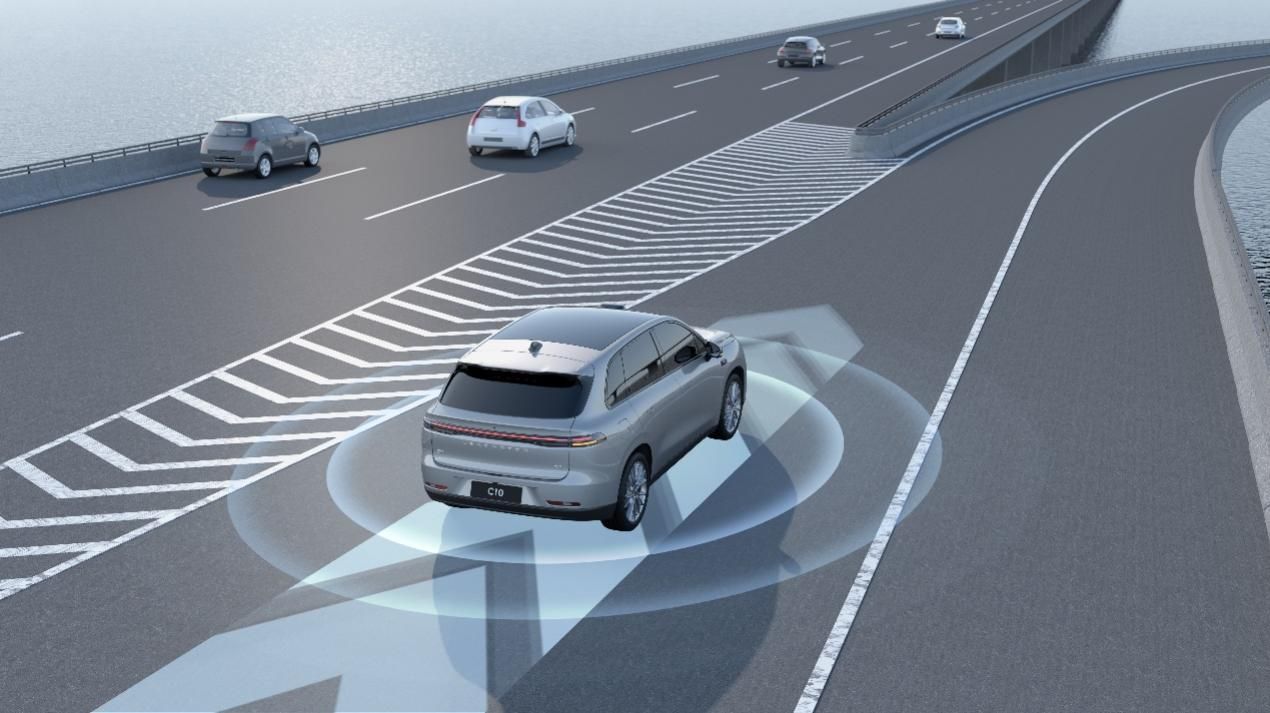 零跑全家桶焕新，零跑C10售价12.88万元起