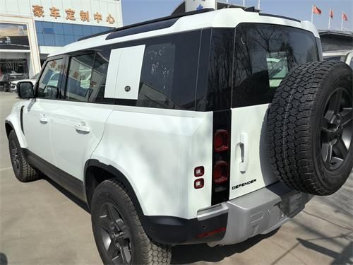 23款路虎卫士柴油110版现车特价80多万