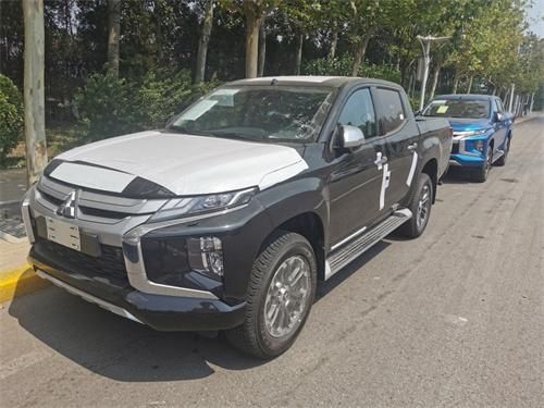 22款三菱l200柴油皮卡顶配首付5万开回家