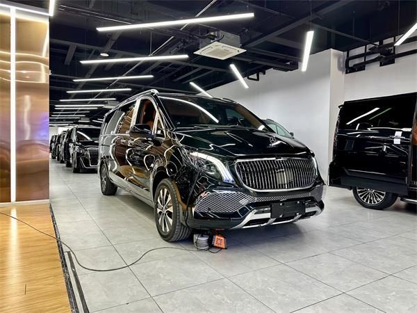 不到40W落地的奔驰威霆商务车，兼顾<font color='red'>商家</font>两用倍儿右面