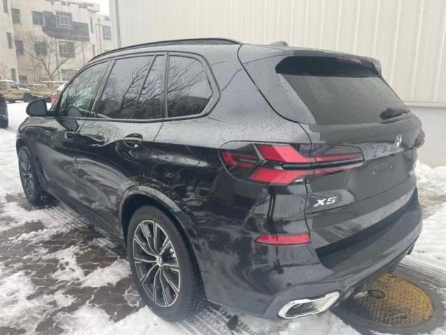 进口宝马X5加版M运动 大豪华包配置性能解析港口现车最低多少钱