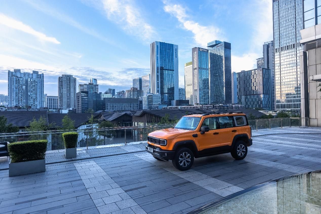 北京汽车全新BJ40刀锋英雄版开启预售，刀锋双雄，登锋越极