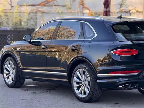 23款宾利添越油混30tv6含税落地价优惠20万