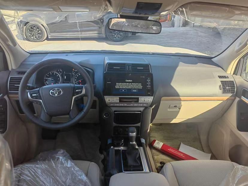 13843305596 张经理  同微信23款丰田霸道4000内饰布局比现代车型更加