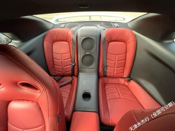 日产GT-R 23款 3.8T Premium高级颜色:超级银/红报价：158万