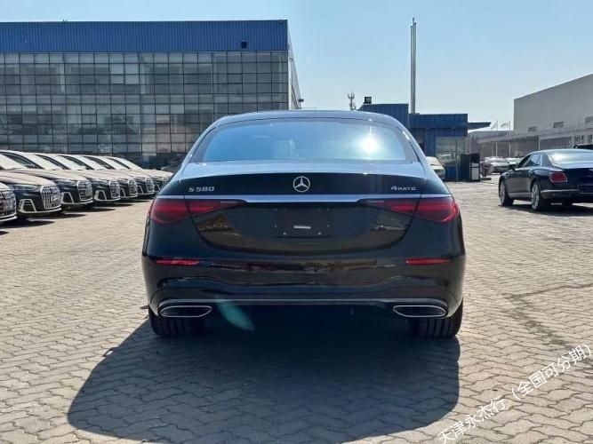 23款加版奔驰s58040tv8四驱长轴最新报价及配置简介