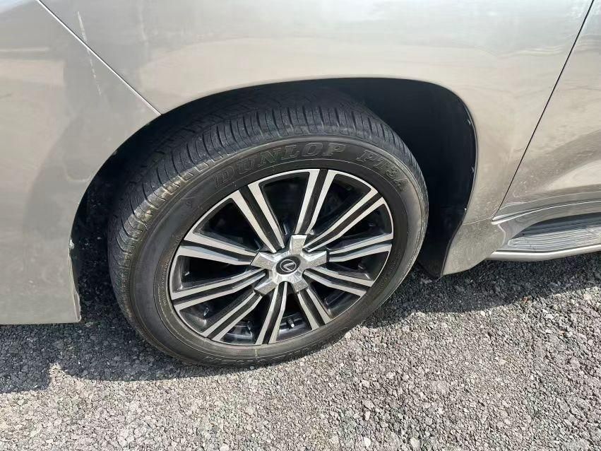 雷克萨斯LX570 5.7L港口最新报价170万