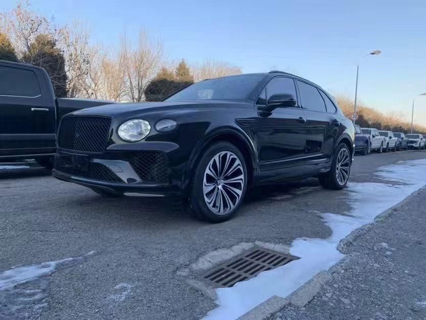 新款宾利添越30t插电混动最新报价行情240万