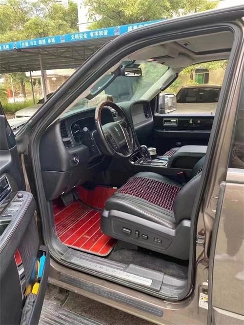 林肯领航员改装航空座椅全隔断升降电视超大4座