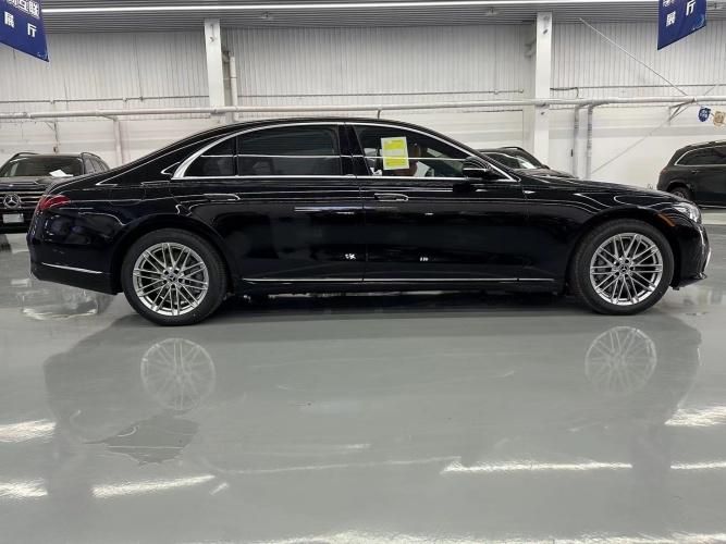 23款美规奔驰s580v84d大柏林之声10度后轮转向