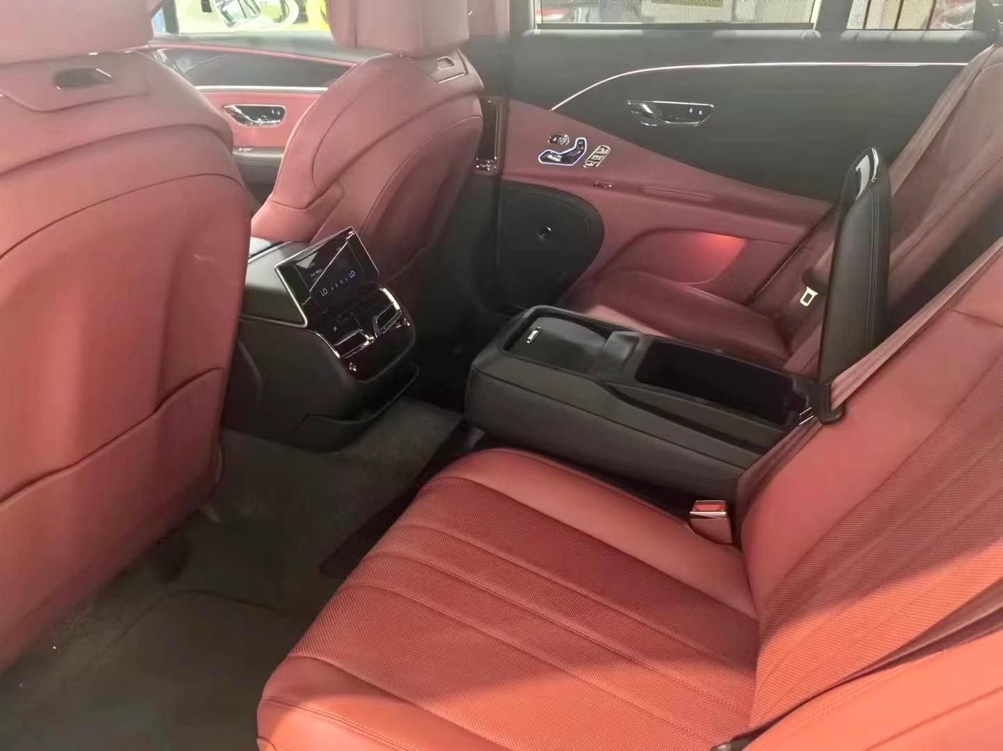 24款宾利飞驰4.0V8港口现车33×含税全国联保