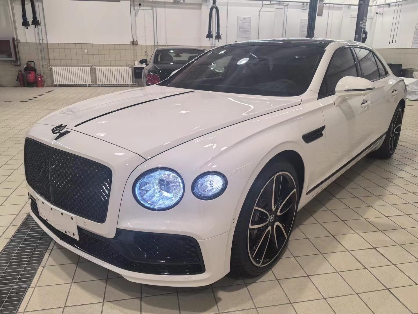 24款宾利飞驰4.0V8港口现车33×含税全国联保
