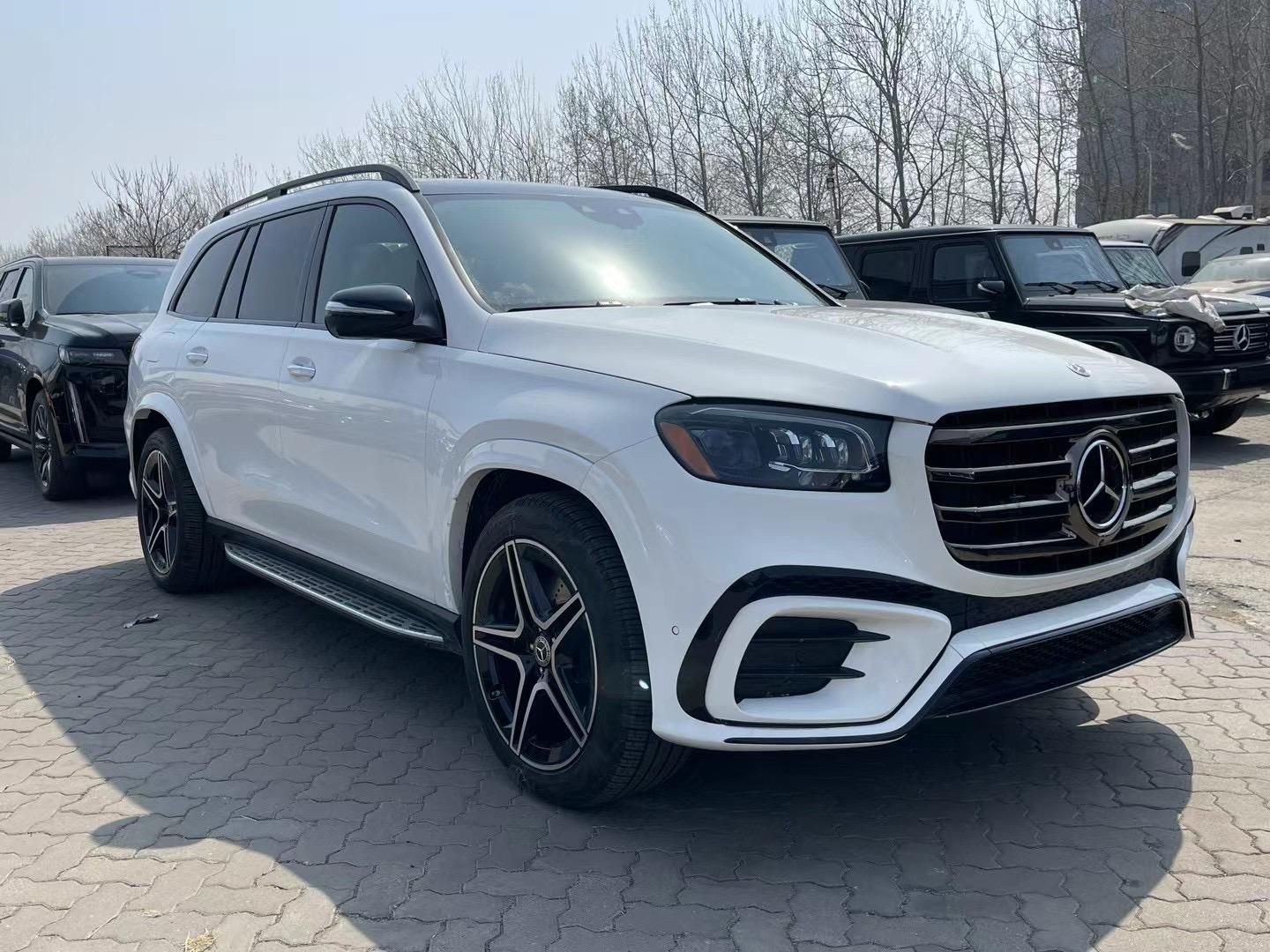 24款奔驰gls450白色天津港现车3.0t全国上牌落户