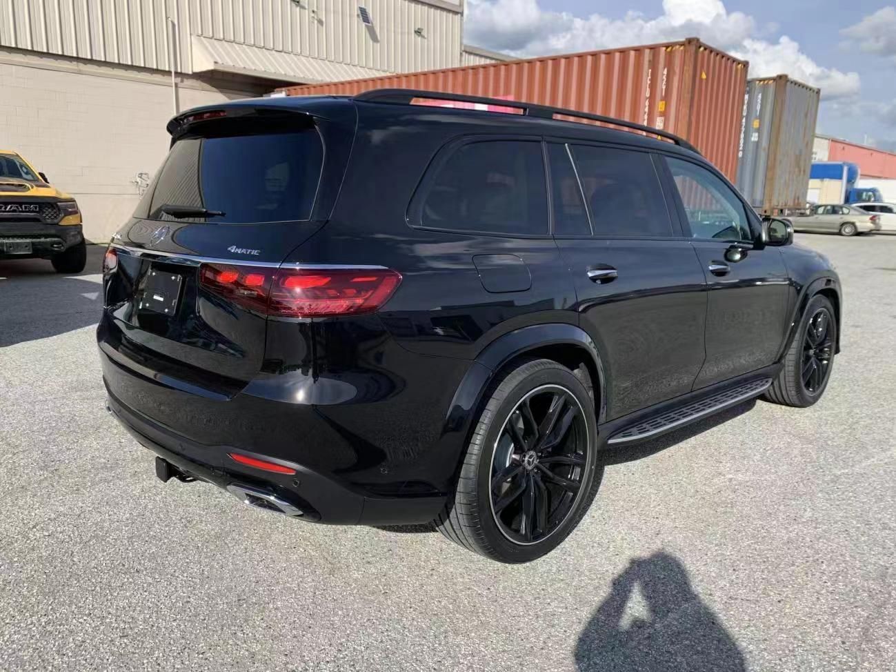 24款奔驰gls450加版黑米带顶峰包6座满配最低售价134万