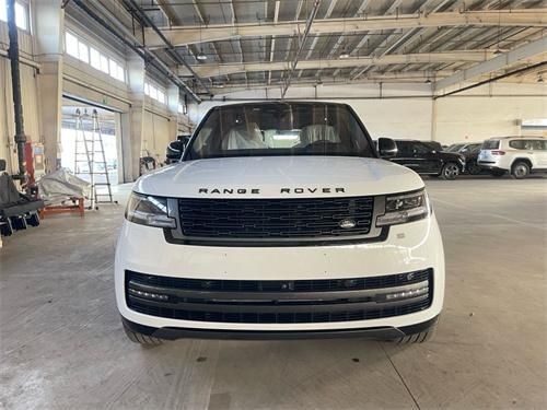 24款路虎揽胜行政3.0T D350柴油创世标轴比中规优惠30万起
