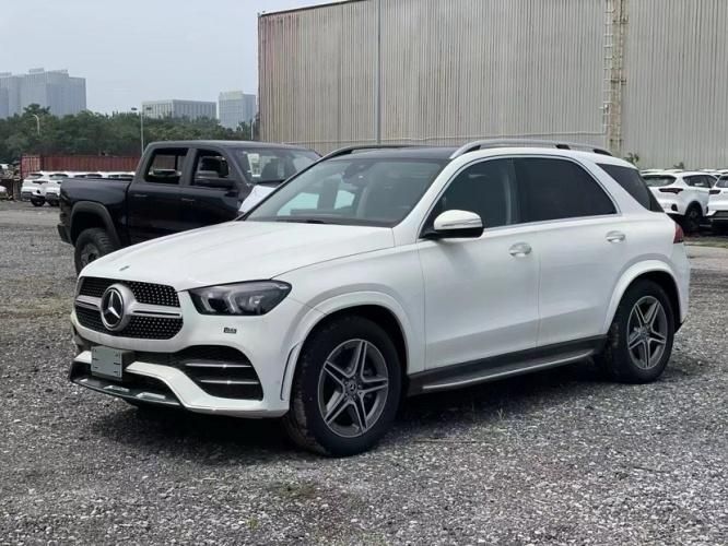 奔驰GLE450  3.0T Sport运动白/黑现车报价74万