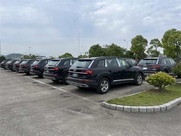 24款奥迪Q7全新升级热卖车型直降10万