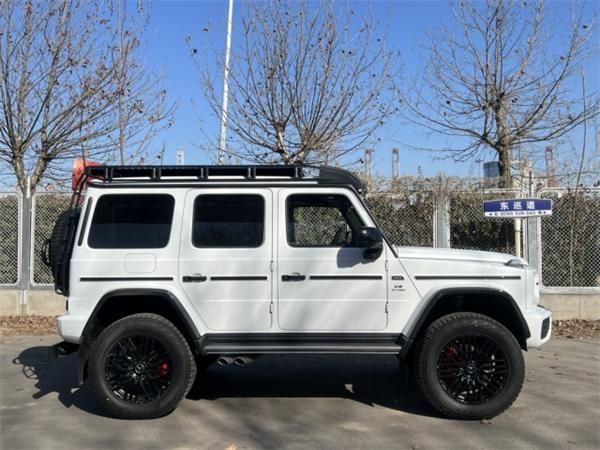 23款奔驰g63 4x4现车白红配置价格美丽