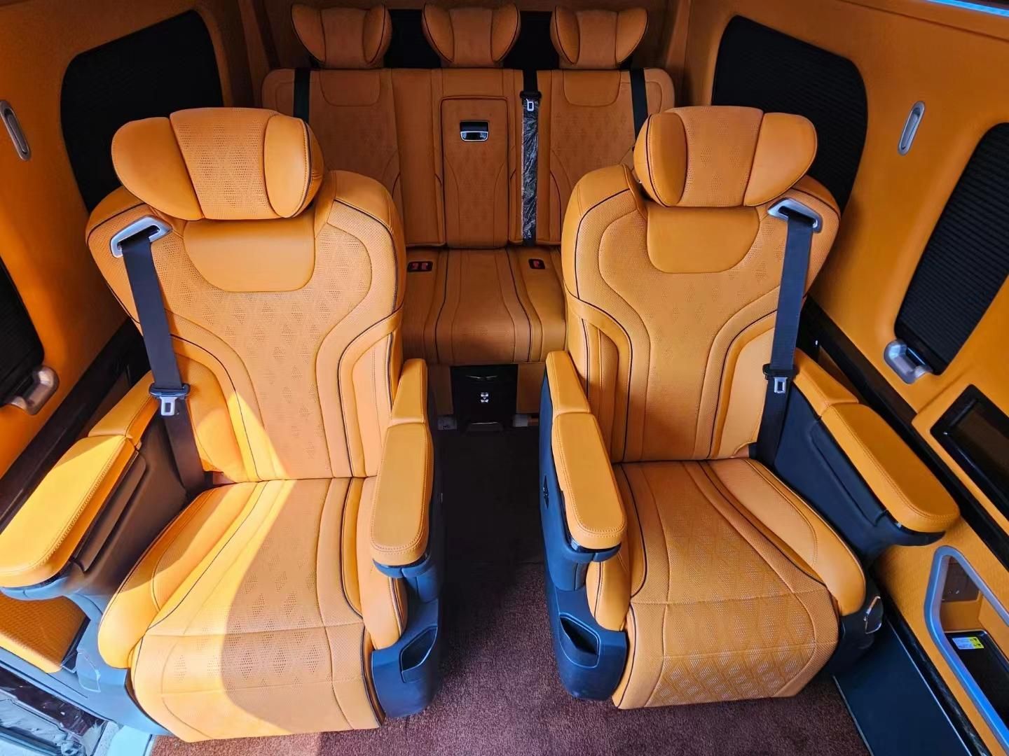 丰田海狮裸车报价 9座蓝牌大商务车