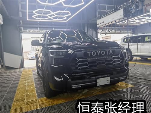 24款丰田红杉四辐式多功能方向盘满足驾驶时想要的操控感